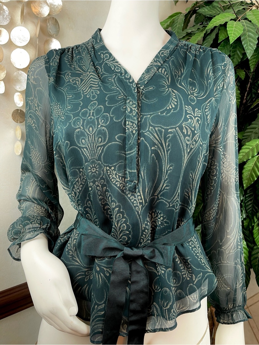 SIMPLY VERA WANG GREEN RIBBON TIE PRINT TOP